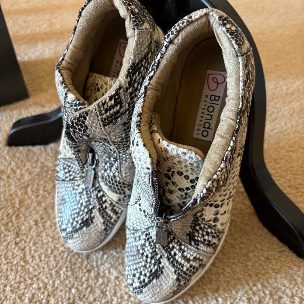 Blondo Black and White Snake Print Waterproof wedged Shoes